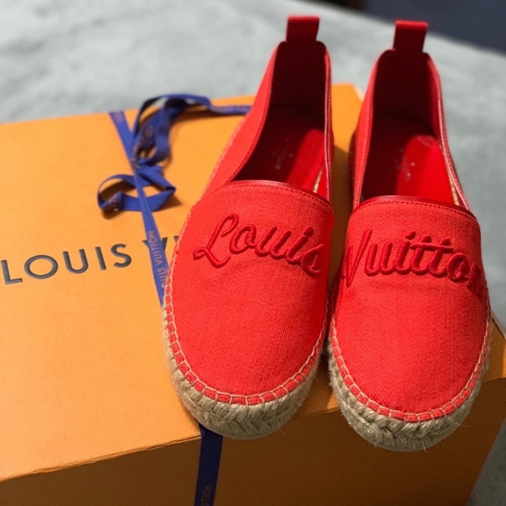 Women’s Authentic Louis Vuitton size 38 1/2. Never Worn!